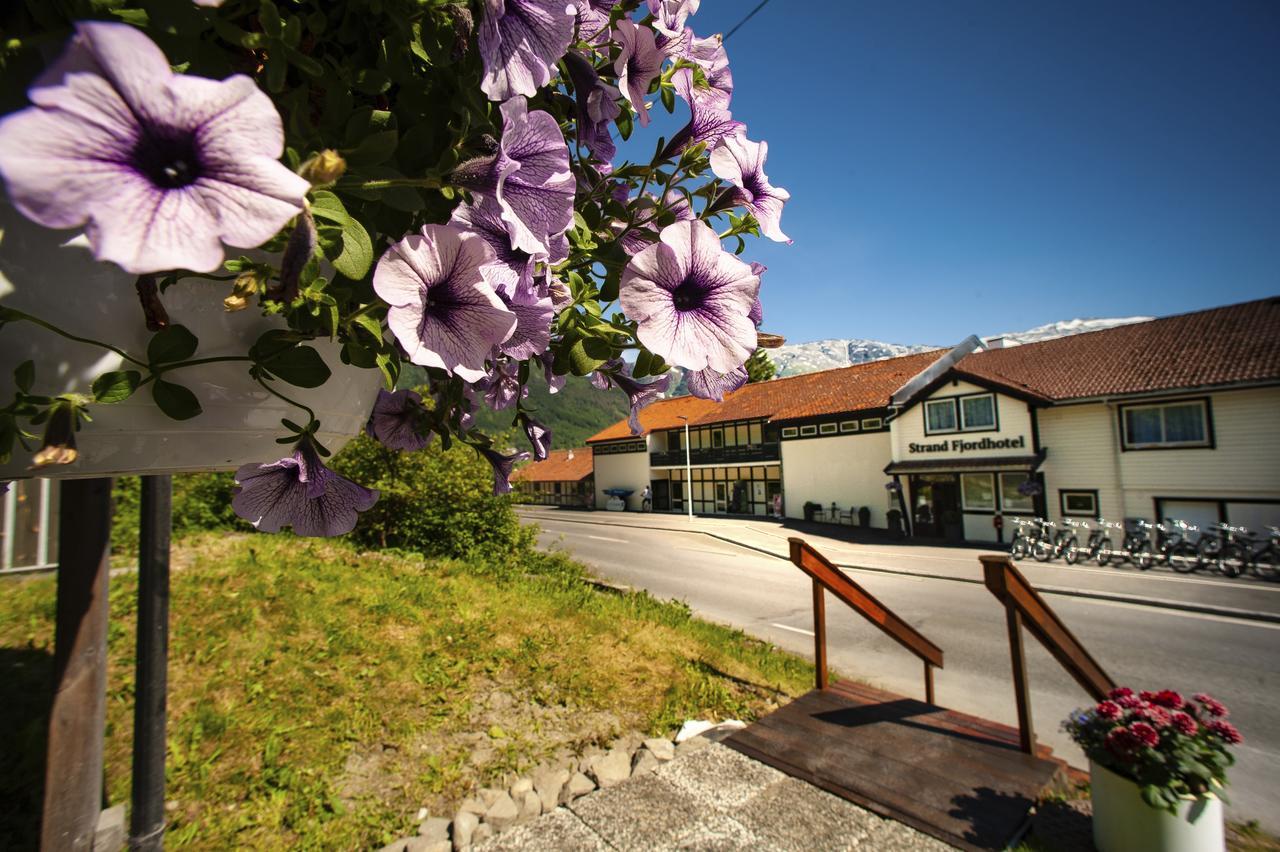 Strand Fjordmotel Ulvik Exterior foto